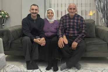 Back in Spain, Ali performs with Luis Taberna and a guest artist: Mario Pousada